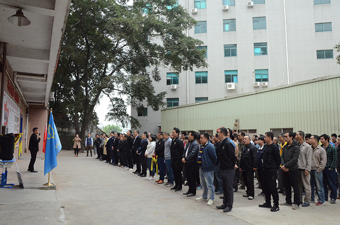 董事长携领导班子成员问候新员工 董事长携领导班子成员问候新员工