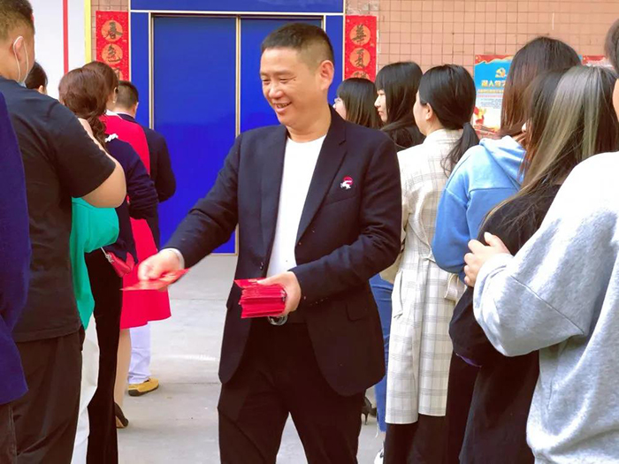 芭乐视频色版APP董事长王洪贵发红包 芭乐视频色版APP董事长王洪贵发红包